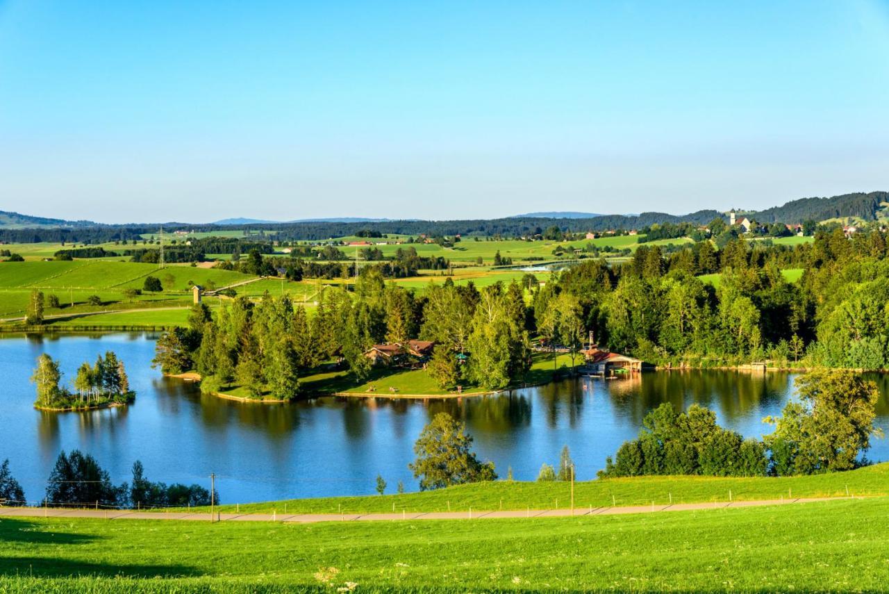 Direkt Am See Mit Bergblick Seeg Ngoại thất bức ảnh