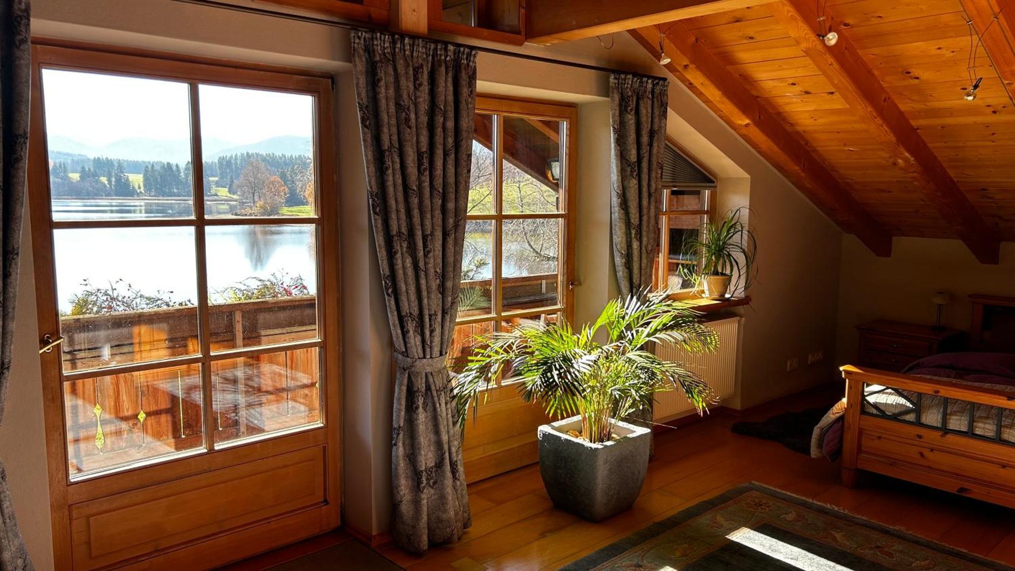 Direkt Am See Mit Bergblick Seeg Ngoại thất bức ảnh